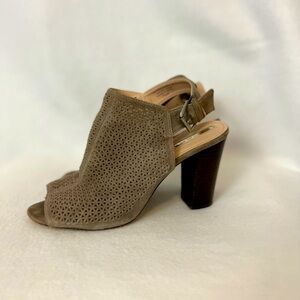 Tahari Size 7 1/2M Suede Taupe Perforated Open Toe Heeled Shoes